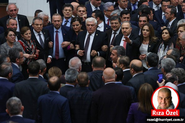 MECLİS'TEN KAVGA FOTOĞRAFLARI... 1