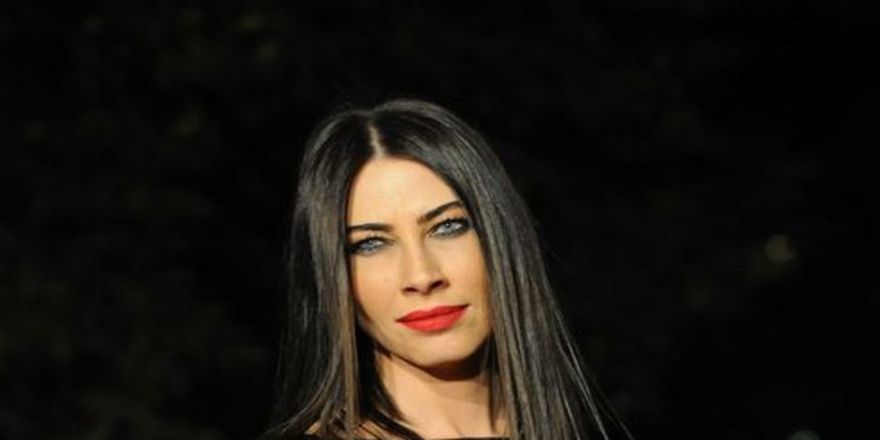 ŞENAY AKAY: BENİ KAPATTIKLARI ODADA 6 ERKEK VARDI