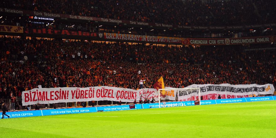 Galatasaray Tribünlerinden Anlamlı Pankartlar