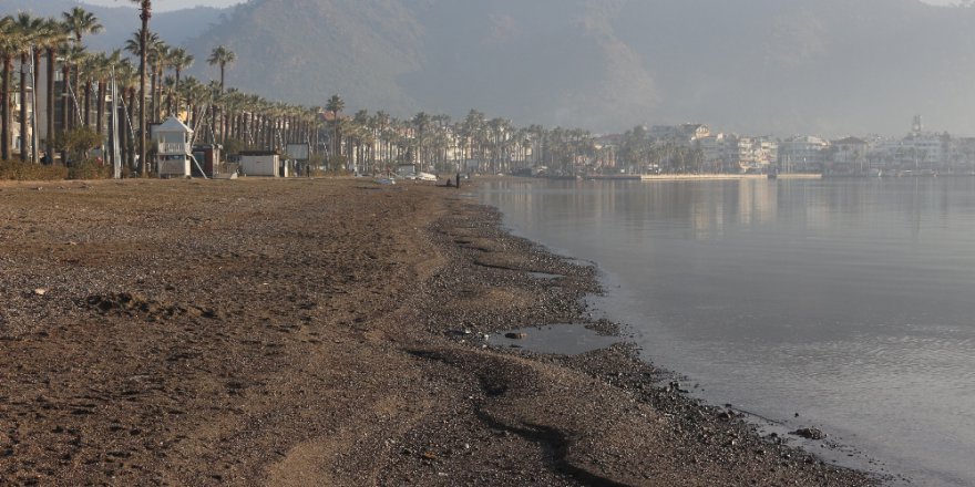 Marmaris’te Deniz Çekilmesi Endişeye Neden Oldu