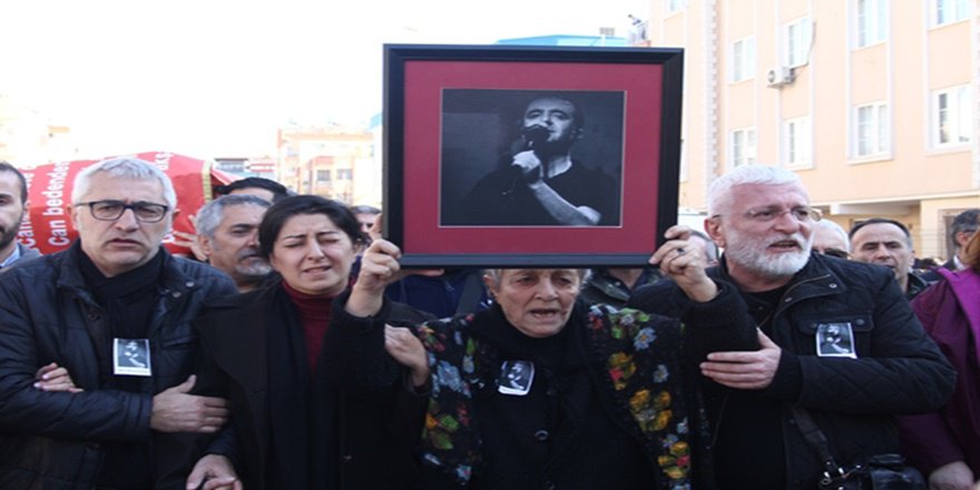 Sanatçı Hakan Yeşilyurt Acıya Gülmek şarkısıyla uğurlandı