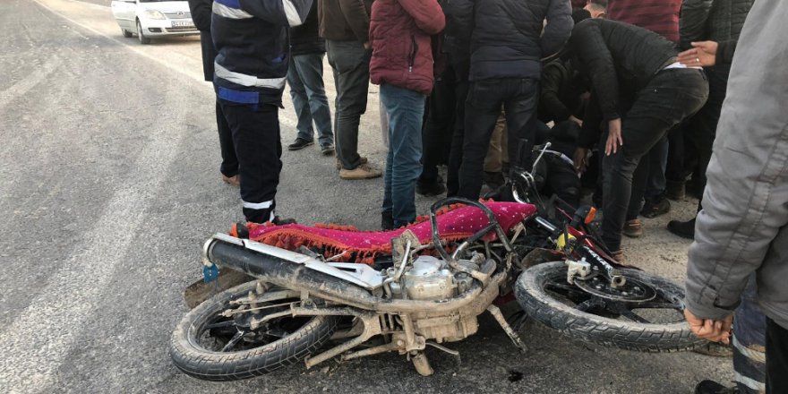 Sürücü Çarptığı Motosikletteki Yaralıları Bırakıp Kaçtı