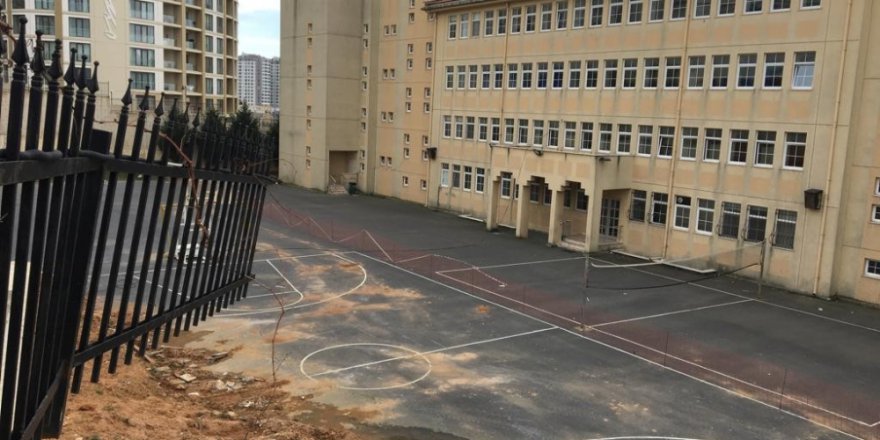 İstanbul’da İstinat Duvarı Okulun Bahçesine Yıkıldı