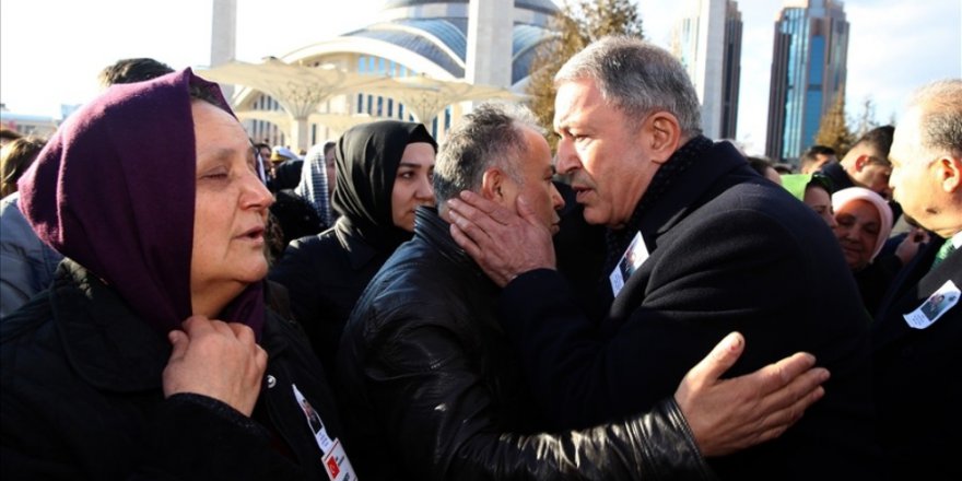 Bakan Akar’dan Helikopter Kazasında Şehit Olan Semih Özcan’ın Ailesine Taziye Ziyareti