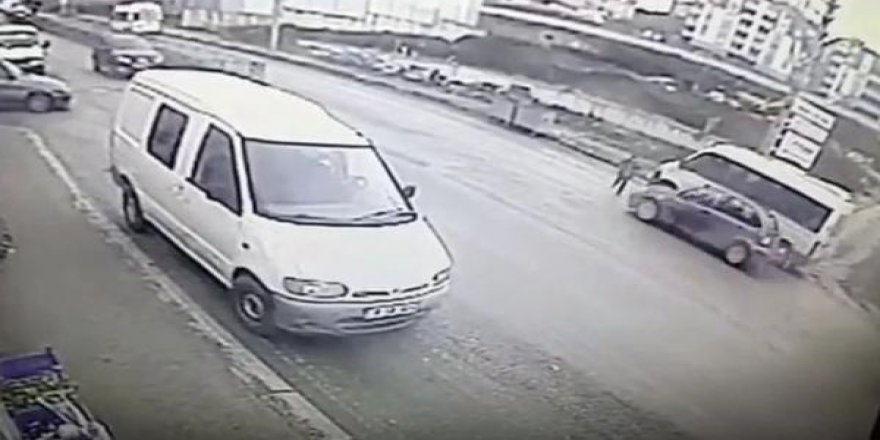 Servis şoförü araçtan tek başına indirip bırakınca