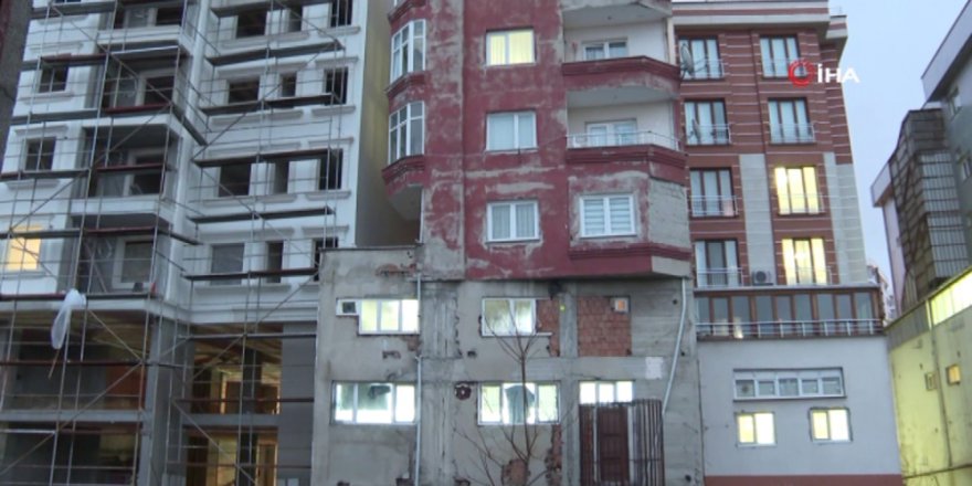 Bağcılar'da Bu Binayı Görenlerin Ağzı Açık Kalıyor