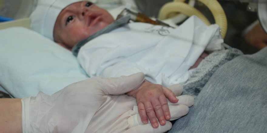 1,5 Kilo Doğan Bebek Yaşam Mücadelesi Veriyor