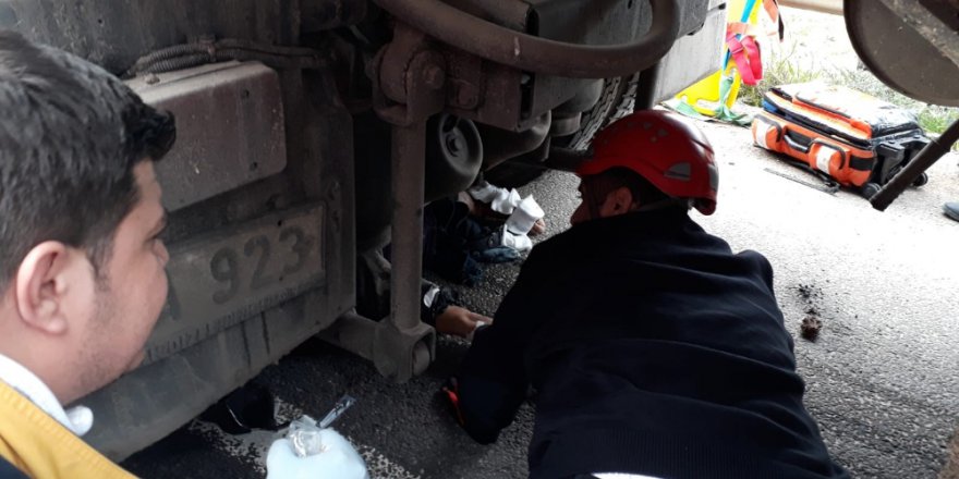Şanlıurfa'da TIR Motosiklet Sürücüsünü Altına Aldı