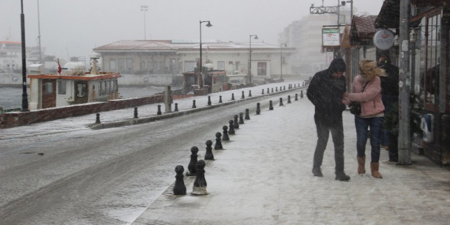 Çanakkale'de Kar Hayatı Olumsuz Etkiliyor