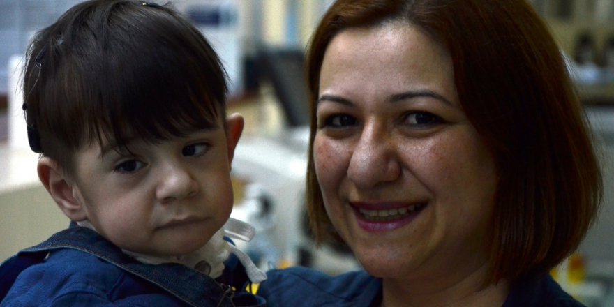 Demir Bebek Hayata Tutundu