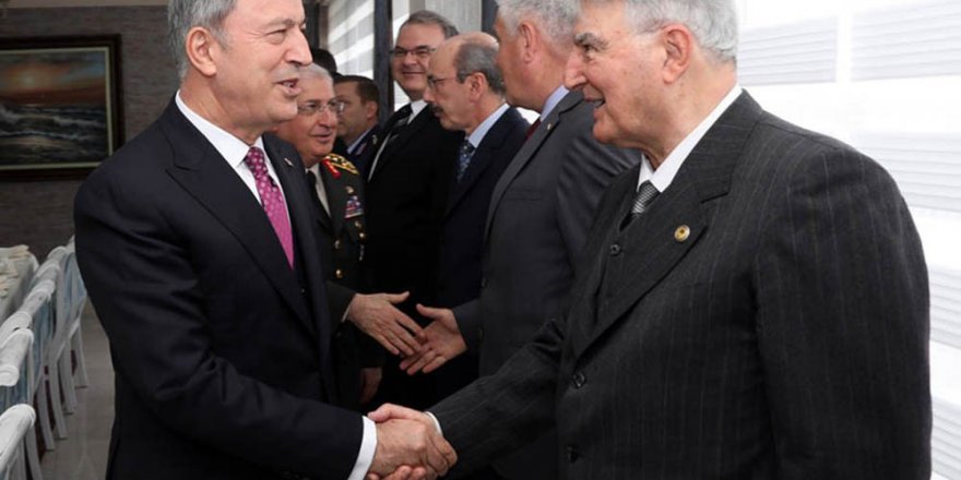 Bakan Akar Emekli Ve Muvazzaf Subaylarla Bir Araya Geldi