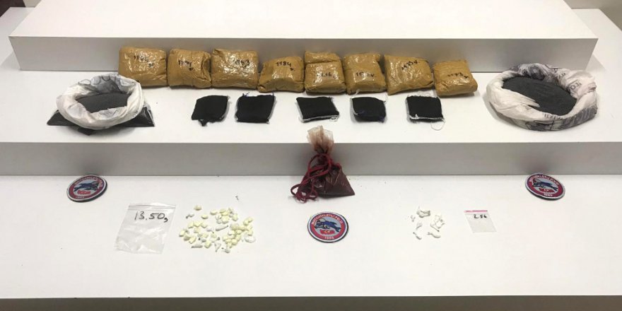 Polisin Durduğu Şahıslardan 15 Kilo Uyuşturucu Çıktı