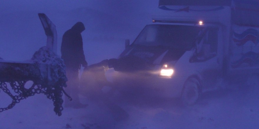Ardahan’da Şiddetli Fırtına Ve Tipi: Onlarca Araç Mahsur Kaldı