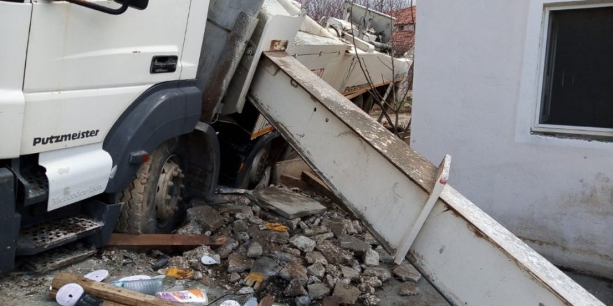 Beton Mikserinin Altında Can Verdi