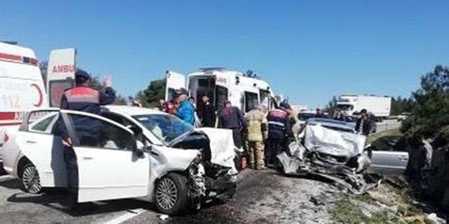 İzmir’de Feci Kaza: 2 Ölü, 6 Yaralı