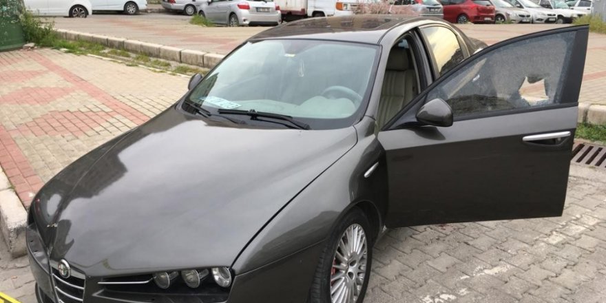 İzmir'de Lüks Araç İçinde Kanlı İnfaz