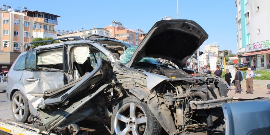 Antalya’da Feci Kaza: 1 Ölü,3 Yaralı