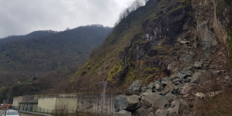 Artvin’de Tünel Çöktü