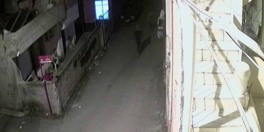 Adana'da Genç Kadına Kapkaç Güvenlik Kamerasında