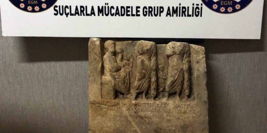 Balıkesir'de Definecilere Kralın Mezar Taşı Baskını