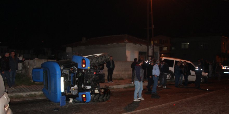 Tekirdağ'da Kamyonet Traktöre Çarptı: 4 Yaralı