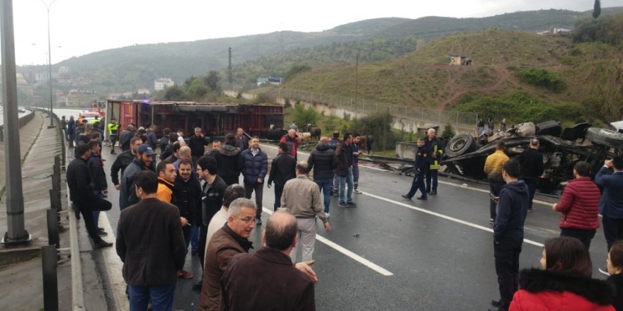 Kocaeli TEM'de Feci Kaza Yol Kapandı