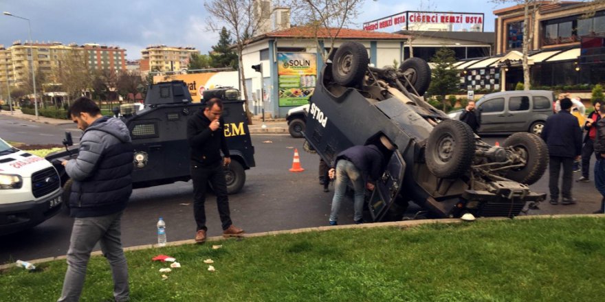 Diyarbakır'da 2 Zırhlı Araç Çarpıştı: 1 Polis Yaralı