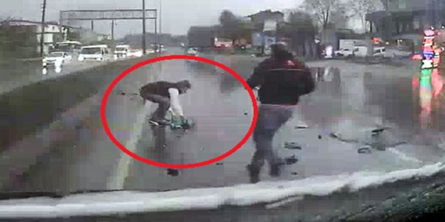 Kocaeli'nde Korkunç Kaza; Bebek Yola Fırladı