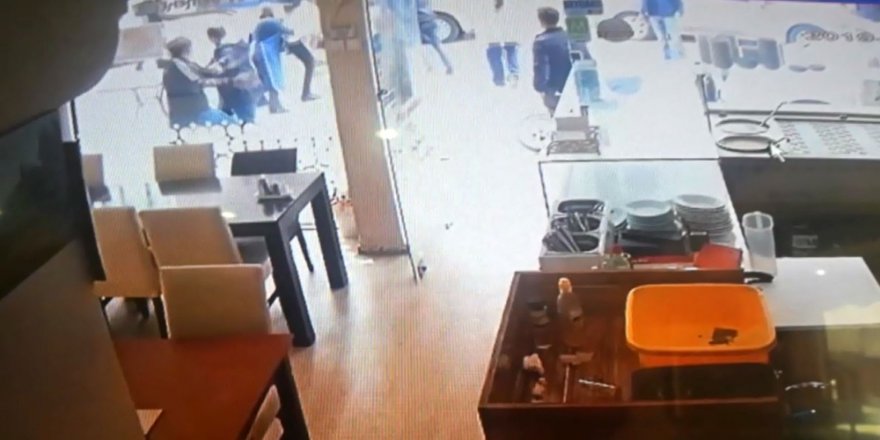 İstanbul’da Sokak Ortasında Uçan Tekmeli Meydan Kavgası Kamerada