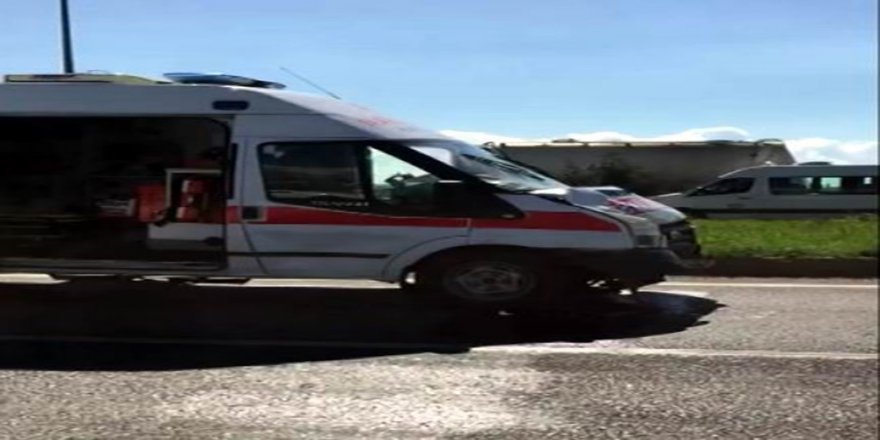 Gaziantep'te Ambulans İle Otomobil Çarpıştı 1 Bebek 2 Yaralı
