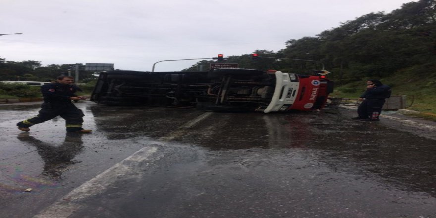 Antalya’da İtfaiye Ekipleri Kaza Yaptı: 3 Yaralı
