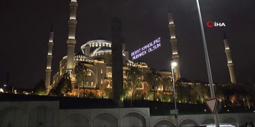 Binlerce Kişi Çamlıca Camii’ne Akın Etti