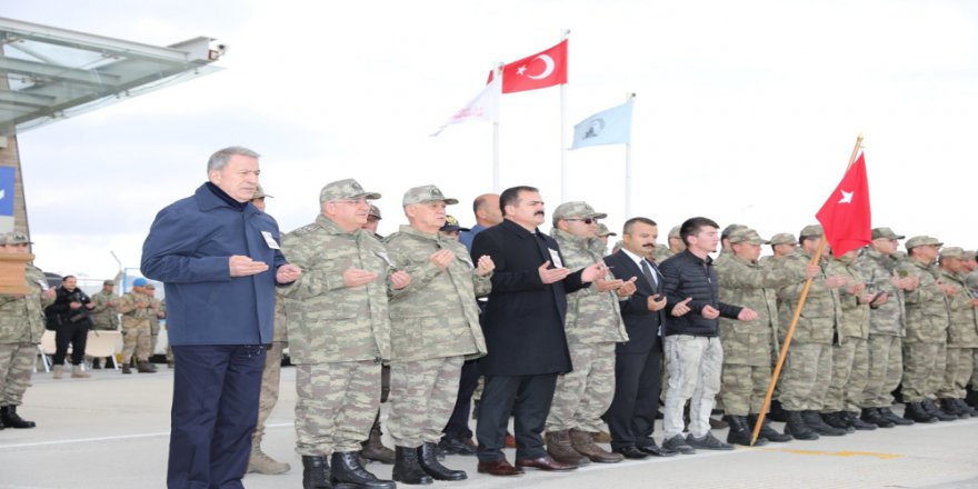 Bakan Akar Şehitler İçin Düzenlenen Törene Katıldı
