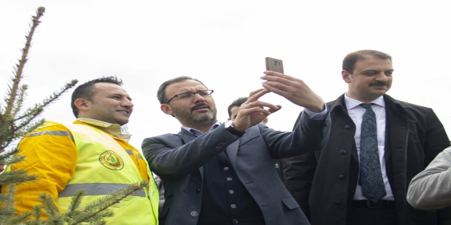 Bakanlık Tarafından Fidan Dikimi Ve Uçurtma Şenliği Düzenlendi