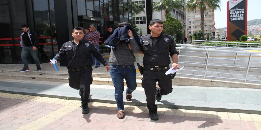 Antalya'da Üniversitelilerin Kız Kavgası Kanlı Bitti