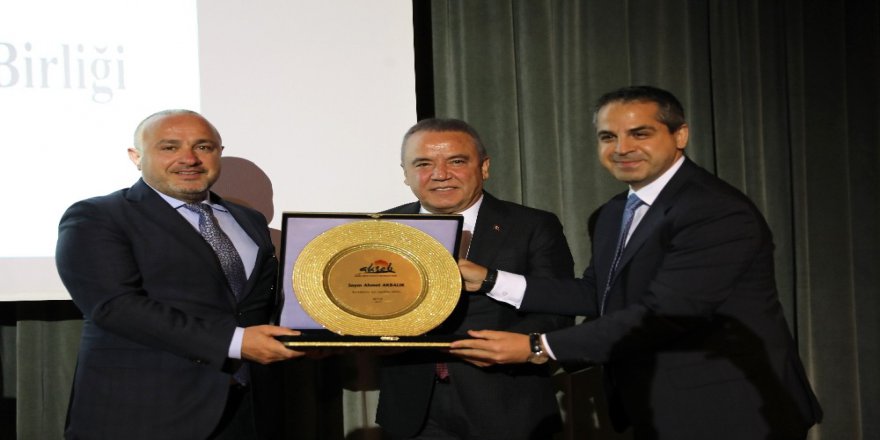 Başkan Böcek, ‘Turizmcilerimizin Emrinde Olacağız’