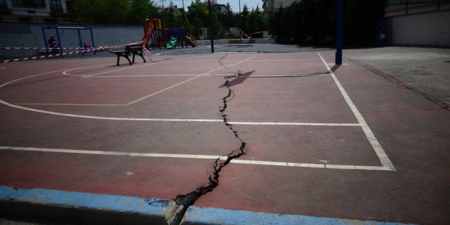 İstanbul'da Korkutan Çatlaklar