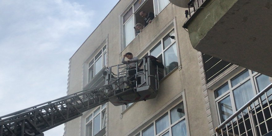 İstanbul'da Yangın Paniği Görüntüleri; 20 Kişi Mahsur