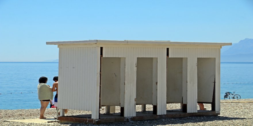 Antalya'da Konyaaltı Plajında İsyan
