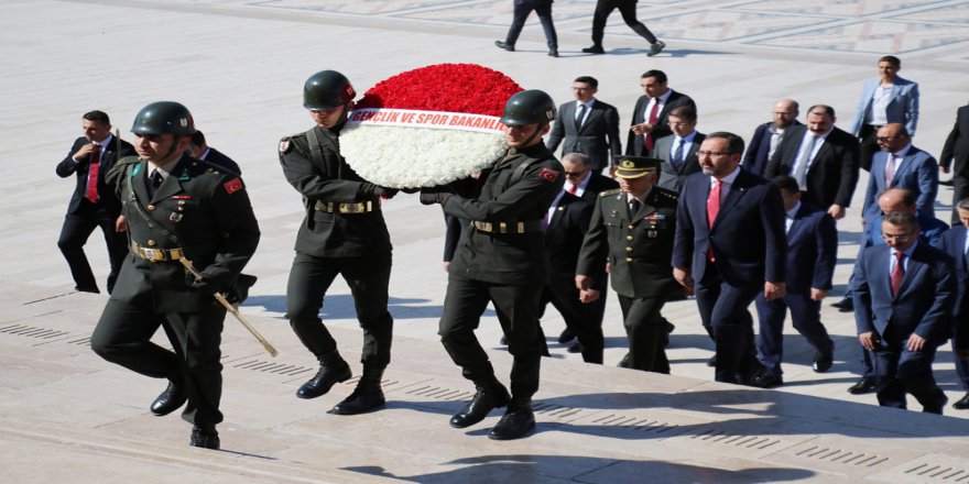 Bakan Kasapoğlu’ndan Anıtkabir’e Ziyaret
