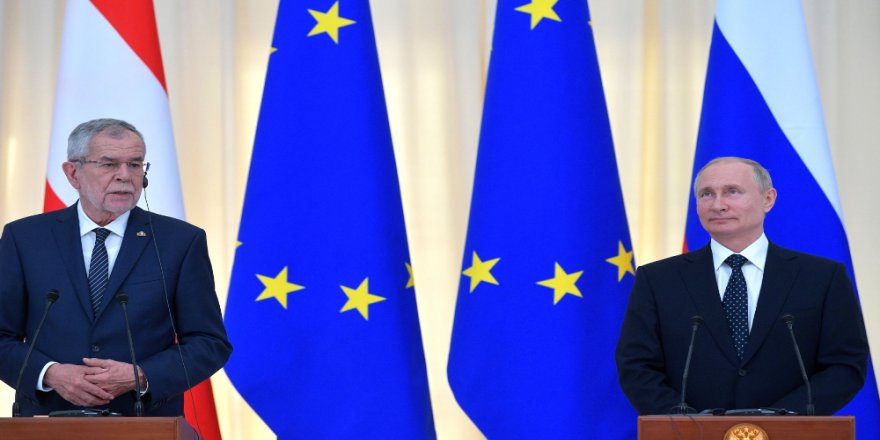 Putin Ve Avusturya Cumhurbaşkanı Bellen Bir Araya Geldi