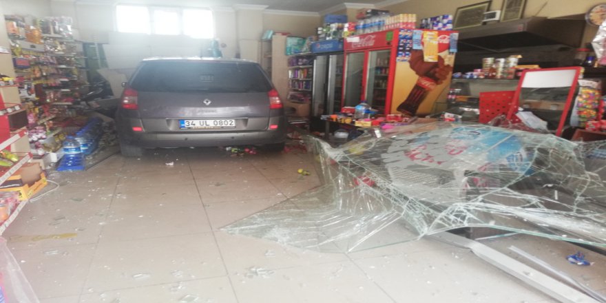 Gaz Ve Freni Karıştırdı, Markete Girdi