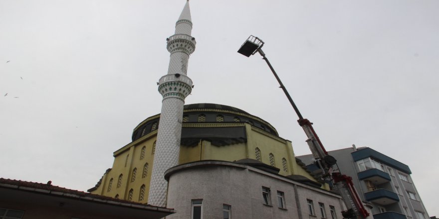 Zonguldak'ta İşçiler Vinçte Mahsur Kaldı