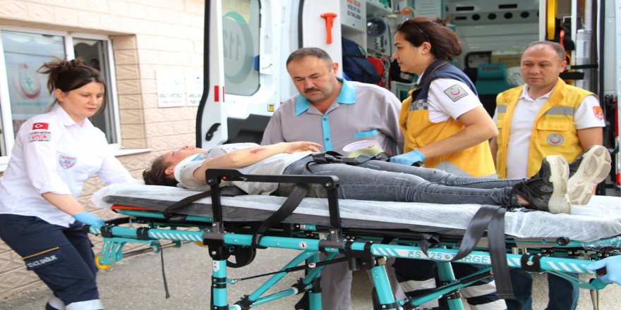 Elektrikli Bisiklet Devrildi, 13 Yaşındaki Sürücü Yaralandı