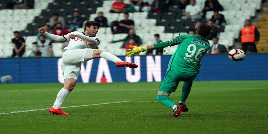 İlk Yarı Beşiktaş’ın Üstünlüğüyle Bitti