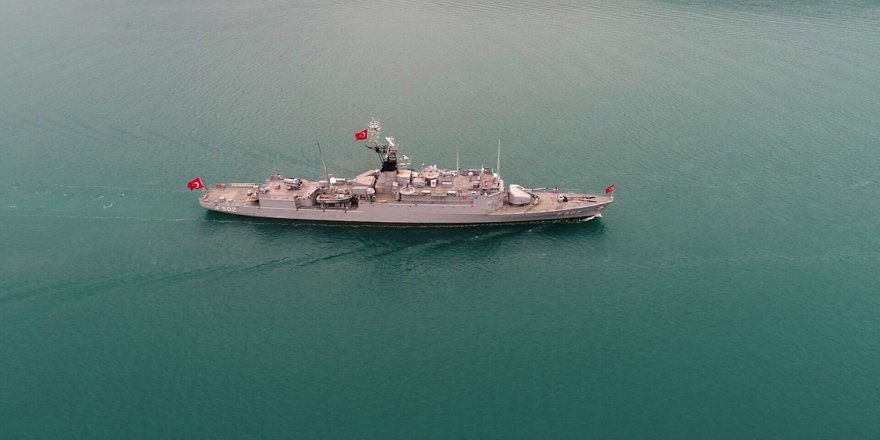 Donanma Gemileri İstanbul Boğazı’ndan Geçiyor