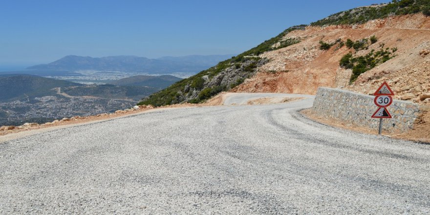 Kaş Bezirgan Yolu Asfaltlandı