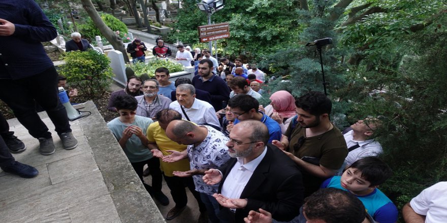 Necip Fazıl Kısakürek, Kabri Başında Anıldı