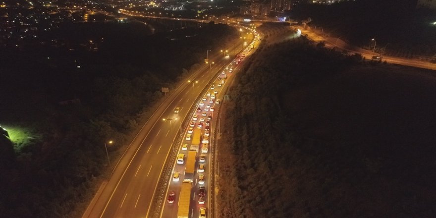 Bayram Trafiği TEM'i Tıkadı; Kilometrelerce Kuyruk