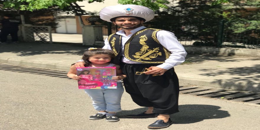 25 Çocuğu ‘Alaaddin’in Sihirli Lambası’ İle Sevindirdi